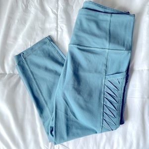 Victoria Sport 3/4 Mesh Pocket Leggings